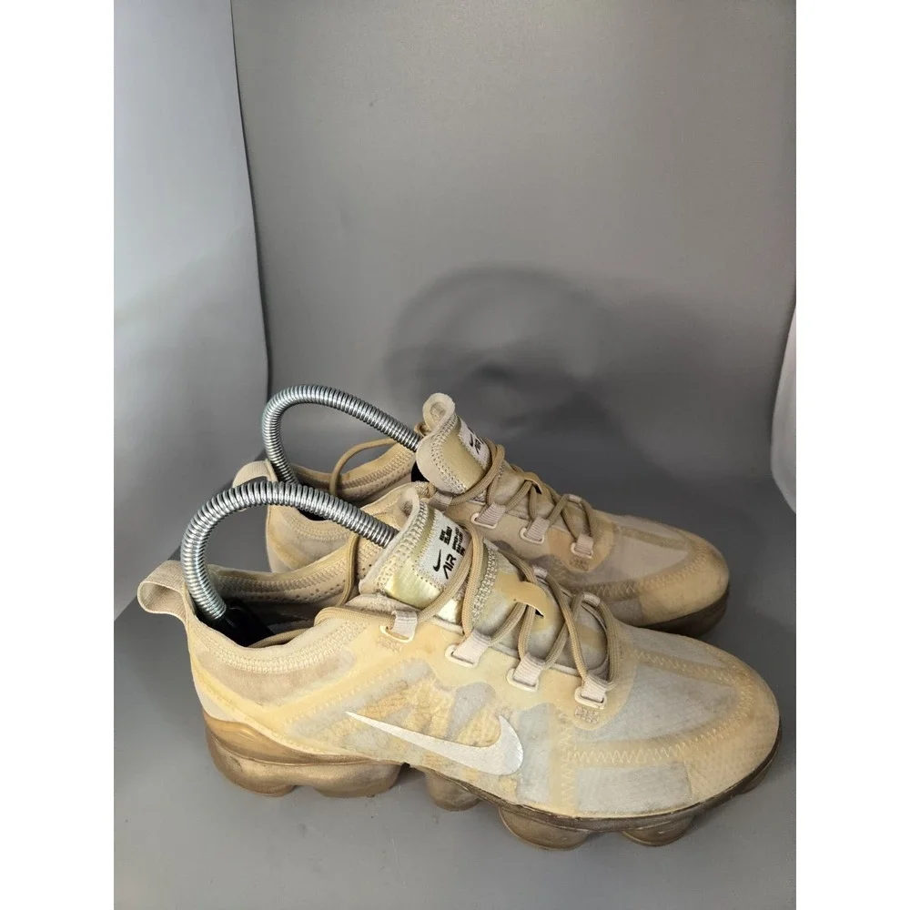 Nike Air VaporMax 2019 Gold Club Gold Women Size 6 Running Shoes AR6632-101